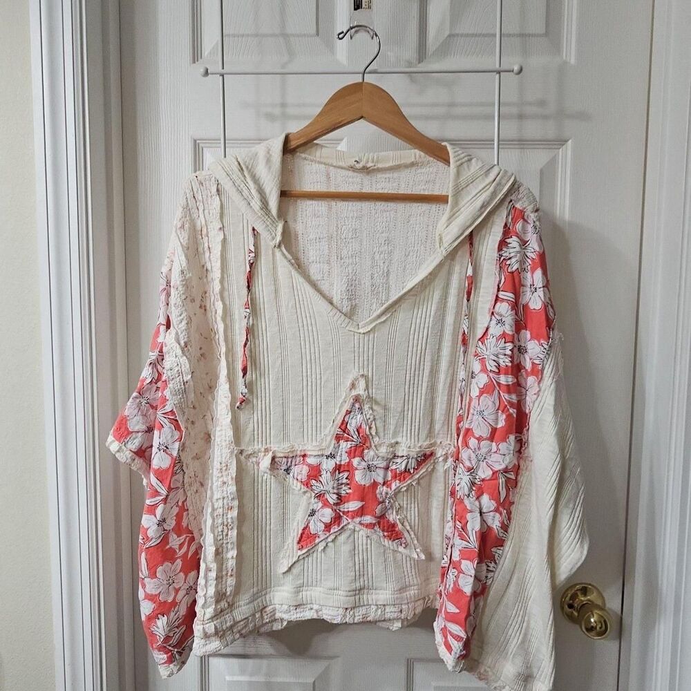 POL Floral Star Patchwork Hoodie Poncho Top Cream Red Size M